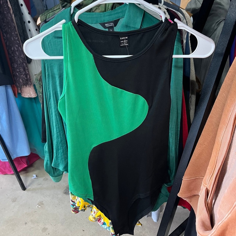 SHEIN Green & Black Colorblock Sleeveless Top Bodysuit NWOT